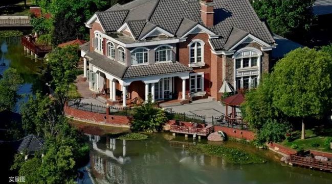 一湖瀲天地，一墅悅人生